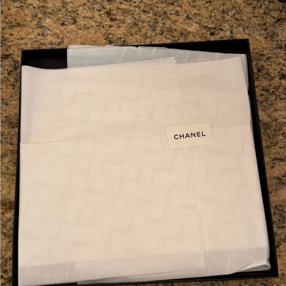 CHANEL  gift box Storage box 10.5in x10.5in - Picture 5 of 6